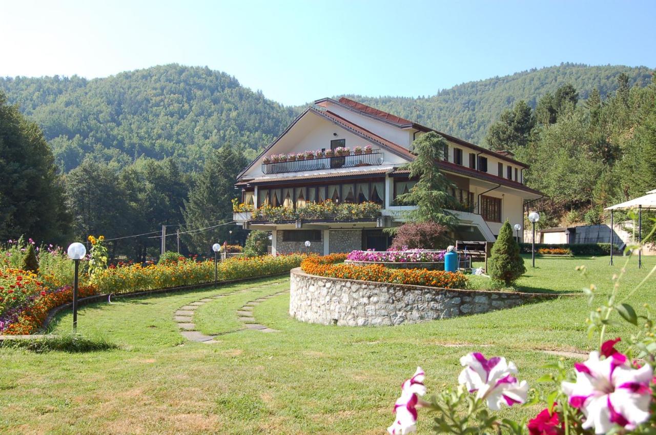 hotel lo sciatore Cotronei Exterior foto
