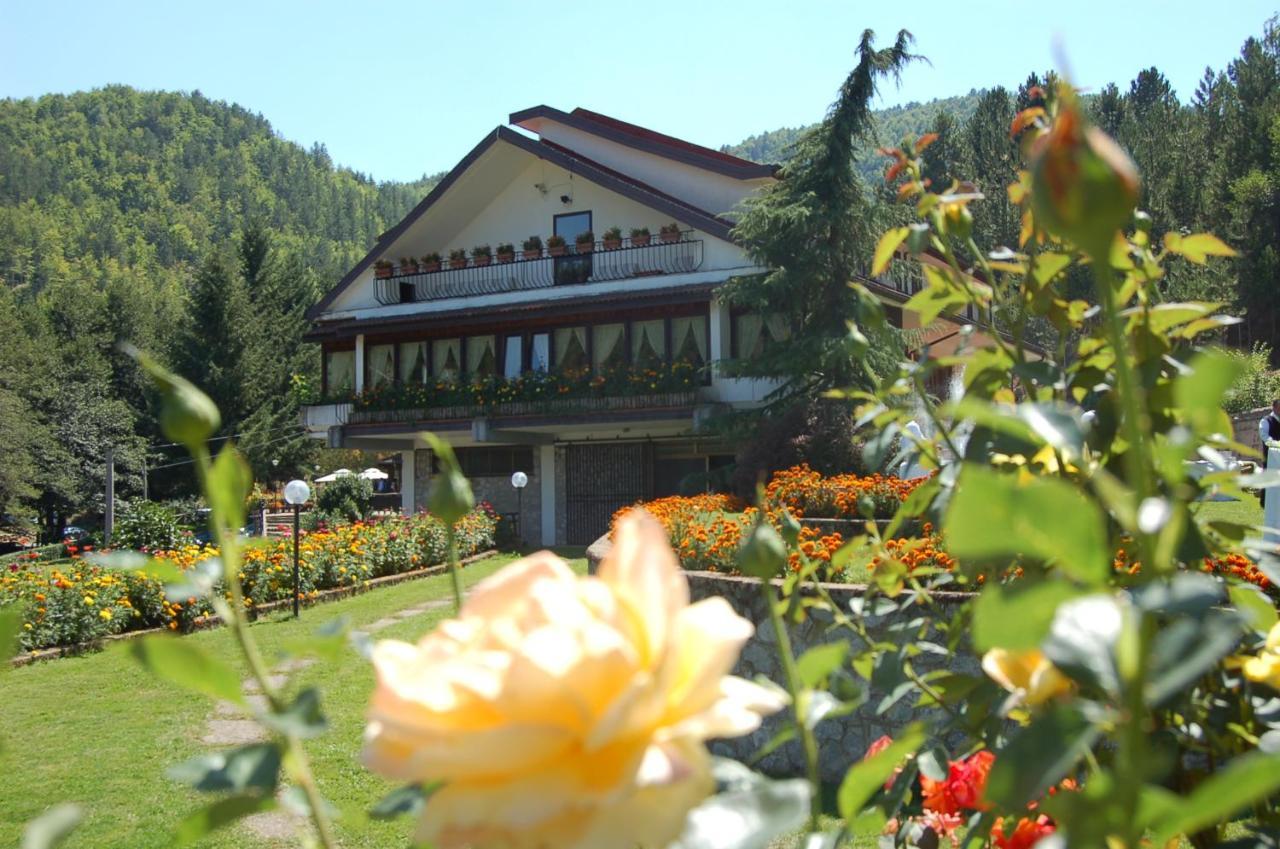 hotel lo sciatore Cotronei Exterior foto