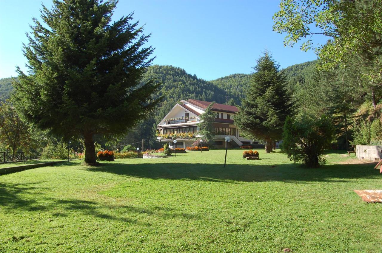 hotel lo sciatore Cotronei Exterior foto