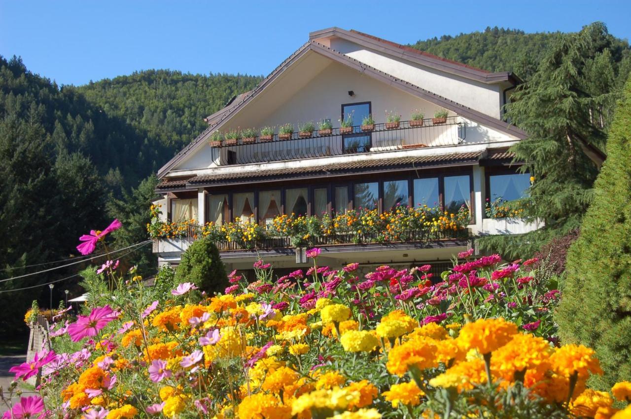 hotel lo sciatore Cotronei Exterior foto