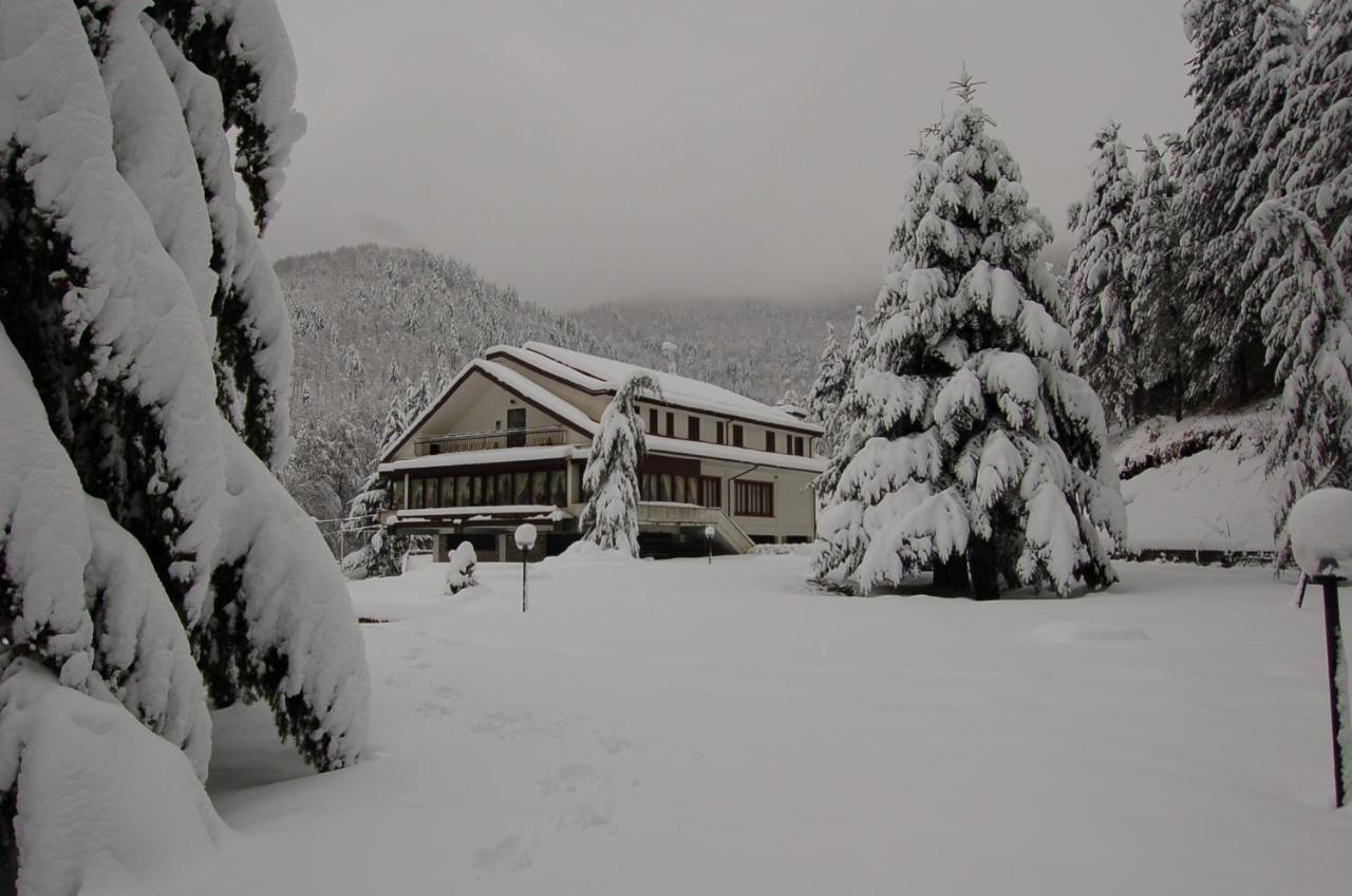 hotel lo sciatore Cotronei Exterior foto