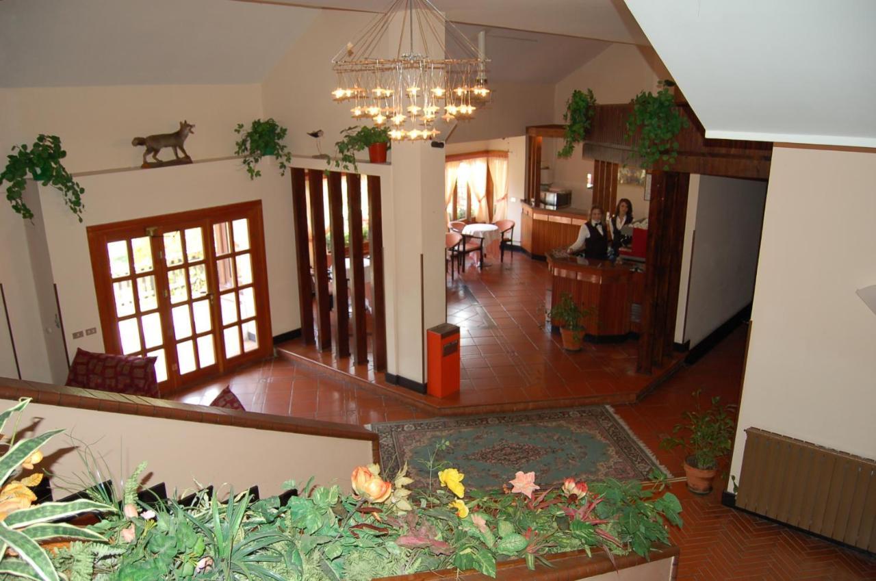 hotel lo sciatore Cotronei Exterior foto